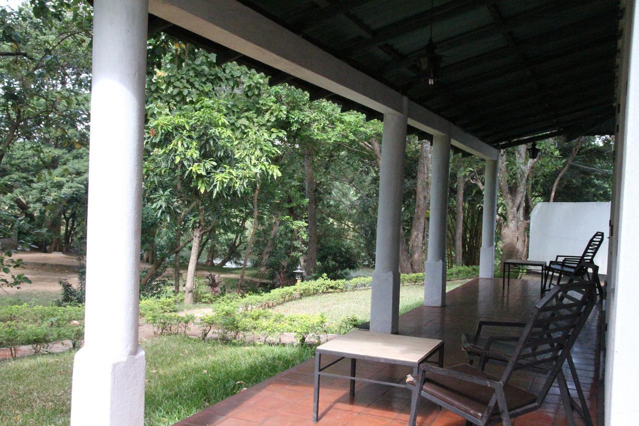 Dambulu Oya Family Park Hotel Dambulla Exterior photo
